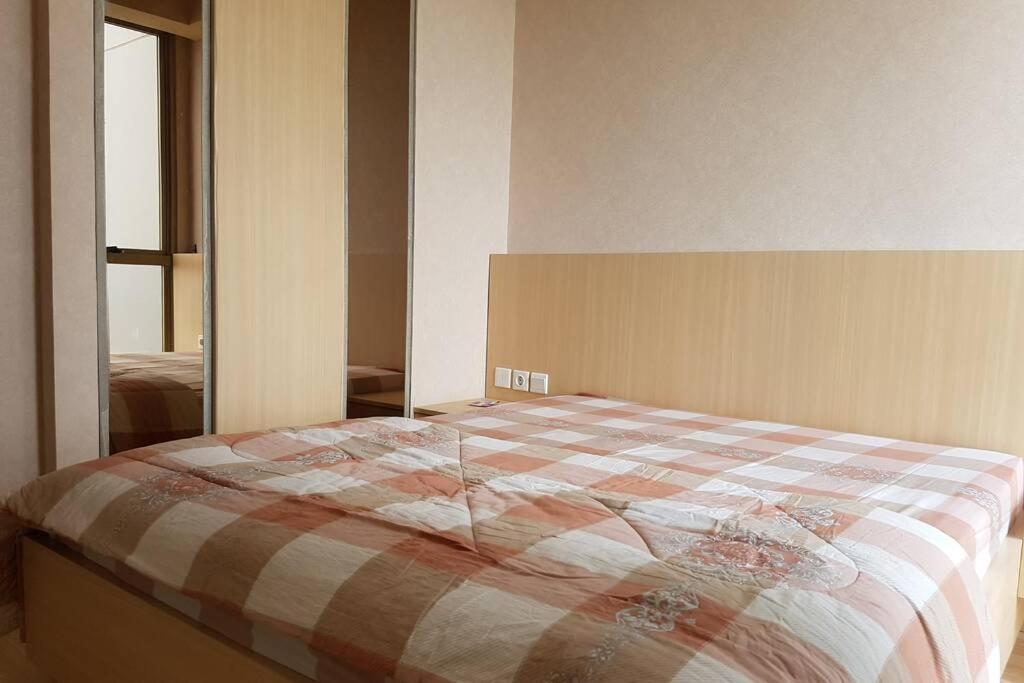Homy 2 Bedroom Apartment Near Shopping Malls Джакарта Екстериор снимка
